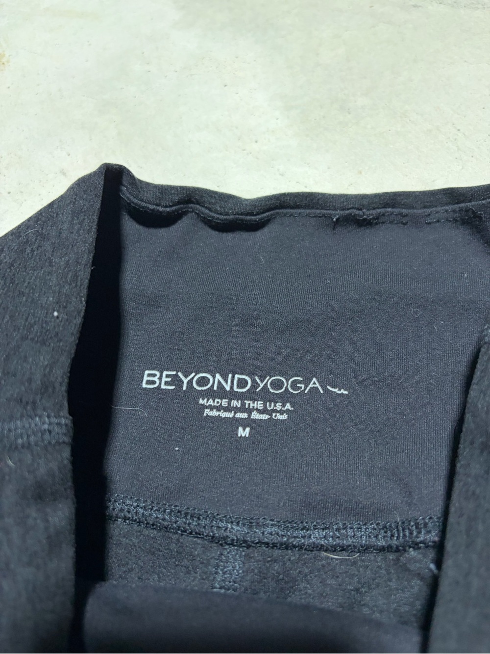 Beyond yoga Black Leggings medium - Picture 5 of 7
